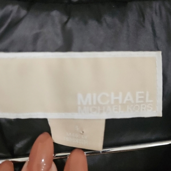 Michael Kors Shiny Women's Black Puffer Winter outoor Vest Gold Zipper Size S. - Picture 7 of 10